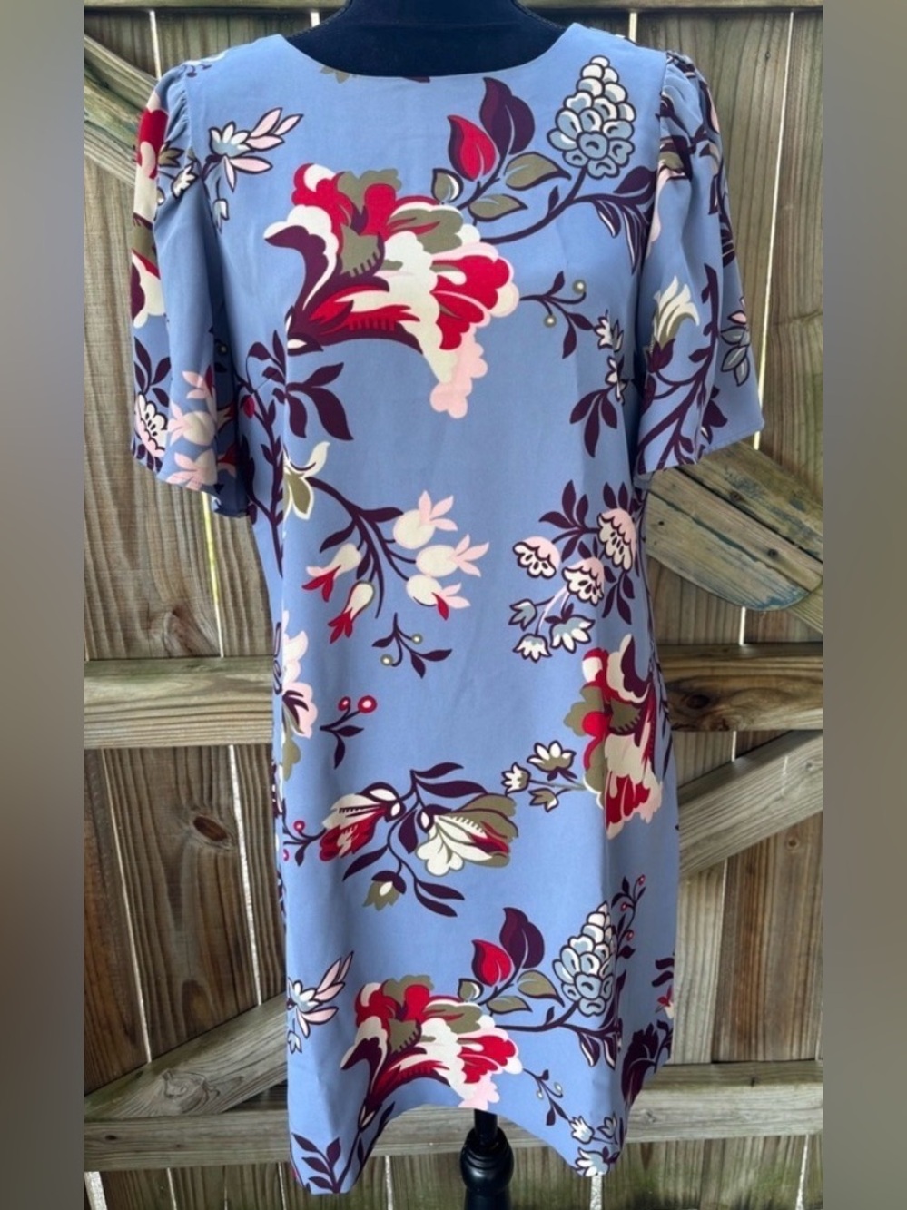Ann Taylor Blue Floral Shift Dress with Short Flutter Sleeves Size 6